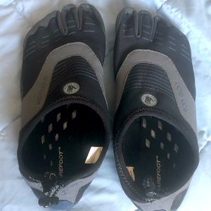 Men’s Body Glove water shoes size 11
